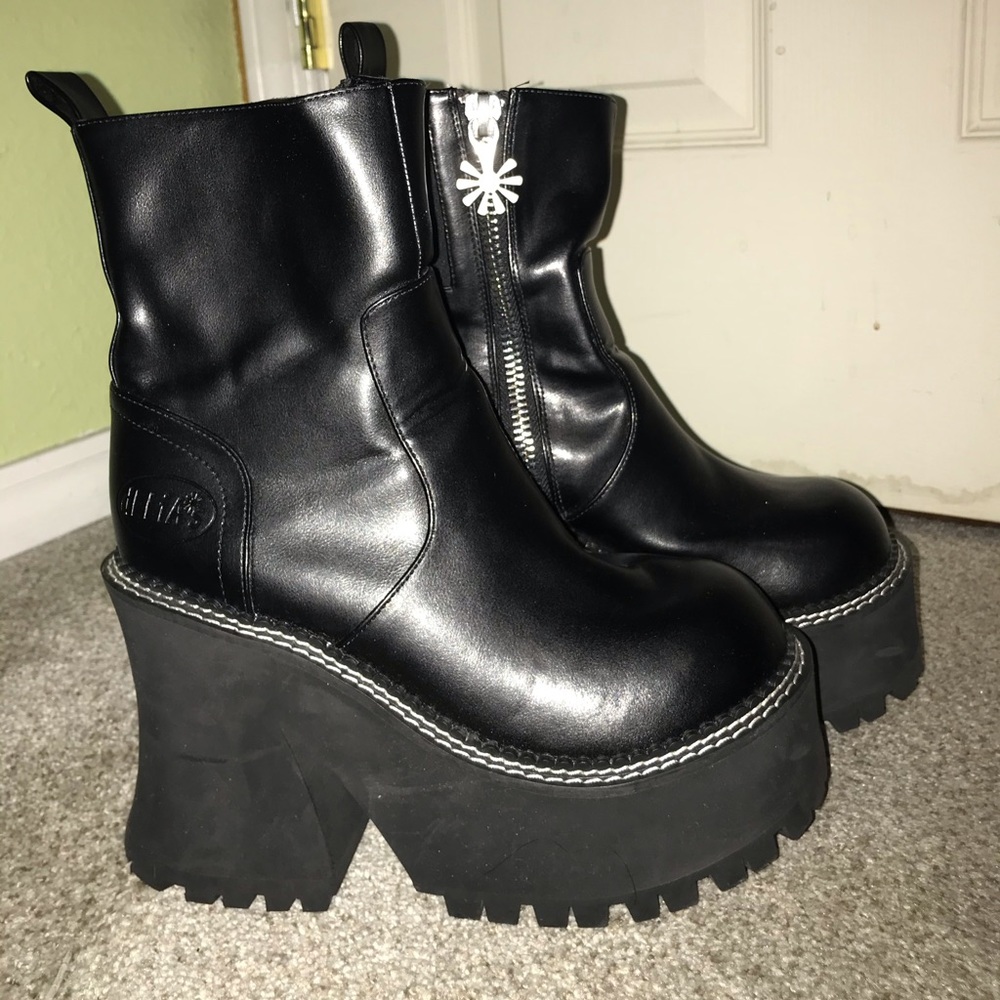 Delia’s platform boots